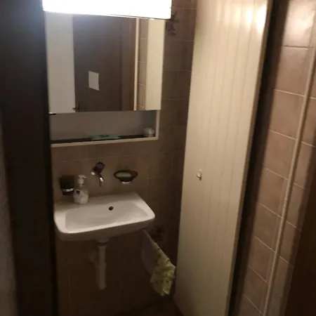 Einfaches Einzelzimmer Zum Ubernachten Appartement Beatenberg
