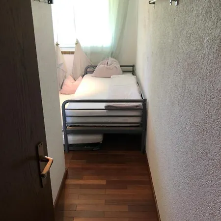 Einfaches Einzelzimmer Zum Ubernachten Appartement